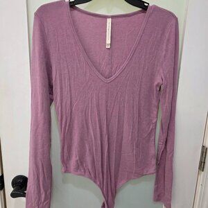 Babaton The Group Women’s Purple Long Sleeve Bodysuit – Size M – V-Neck Stretch